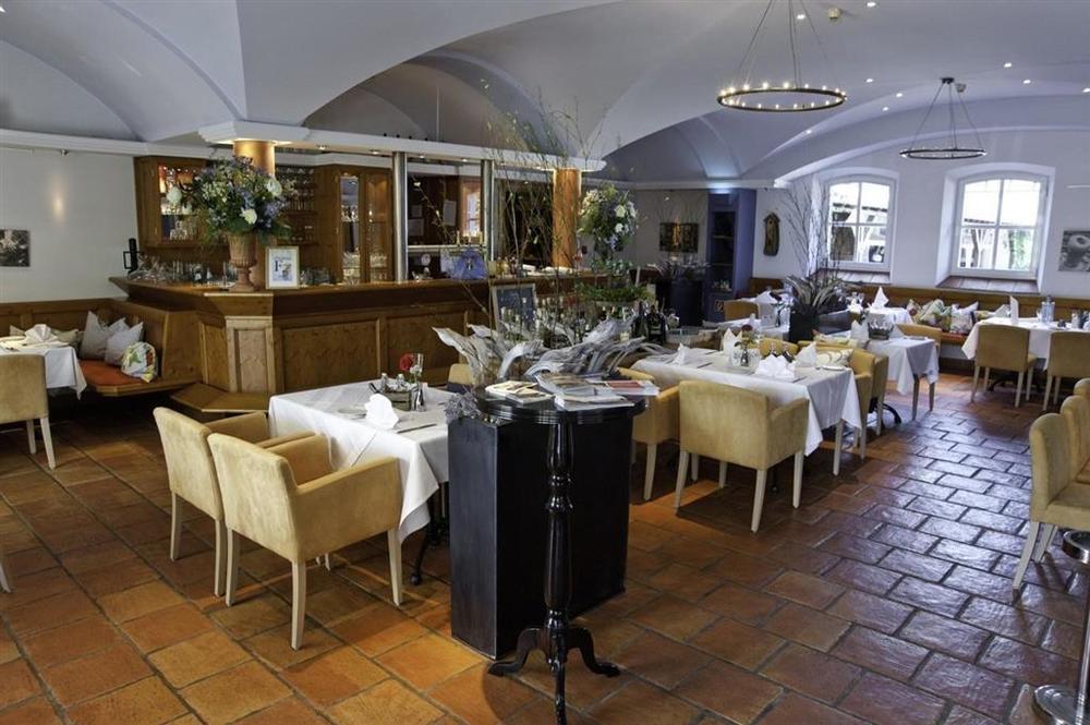 Hofgut Georgenthal Otel Hohenstein Restoran fotoğraf